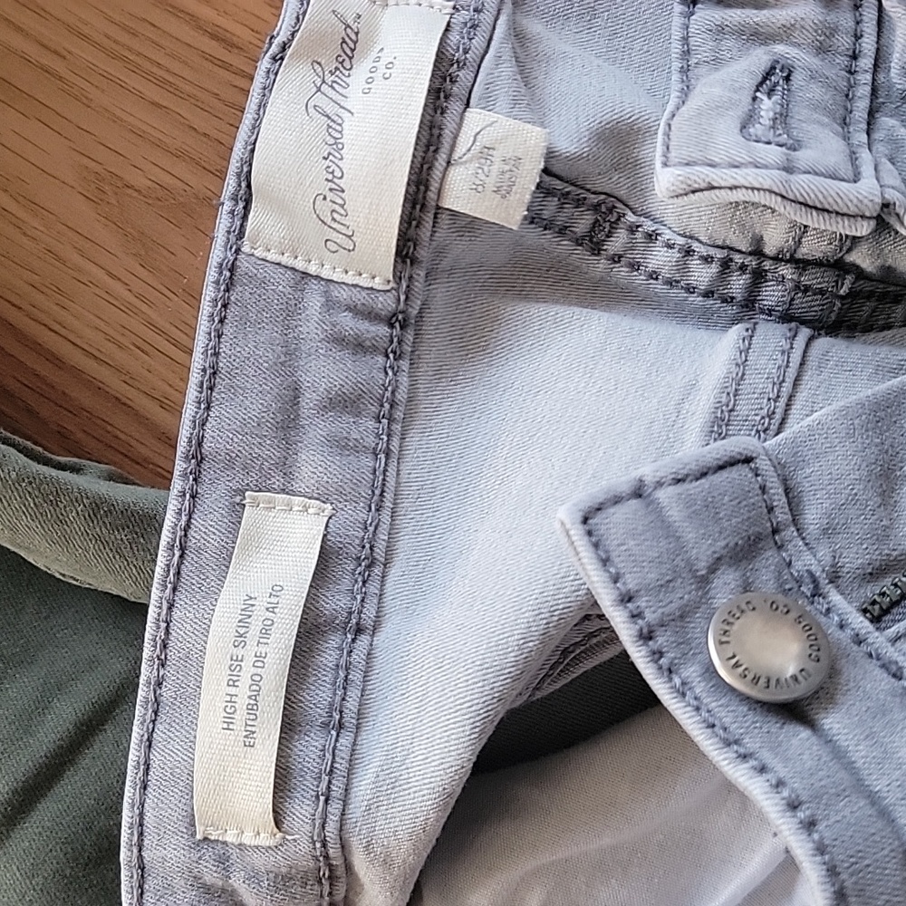 2 Universal Thread Skinny Jeans - Picture 4 of 4